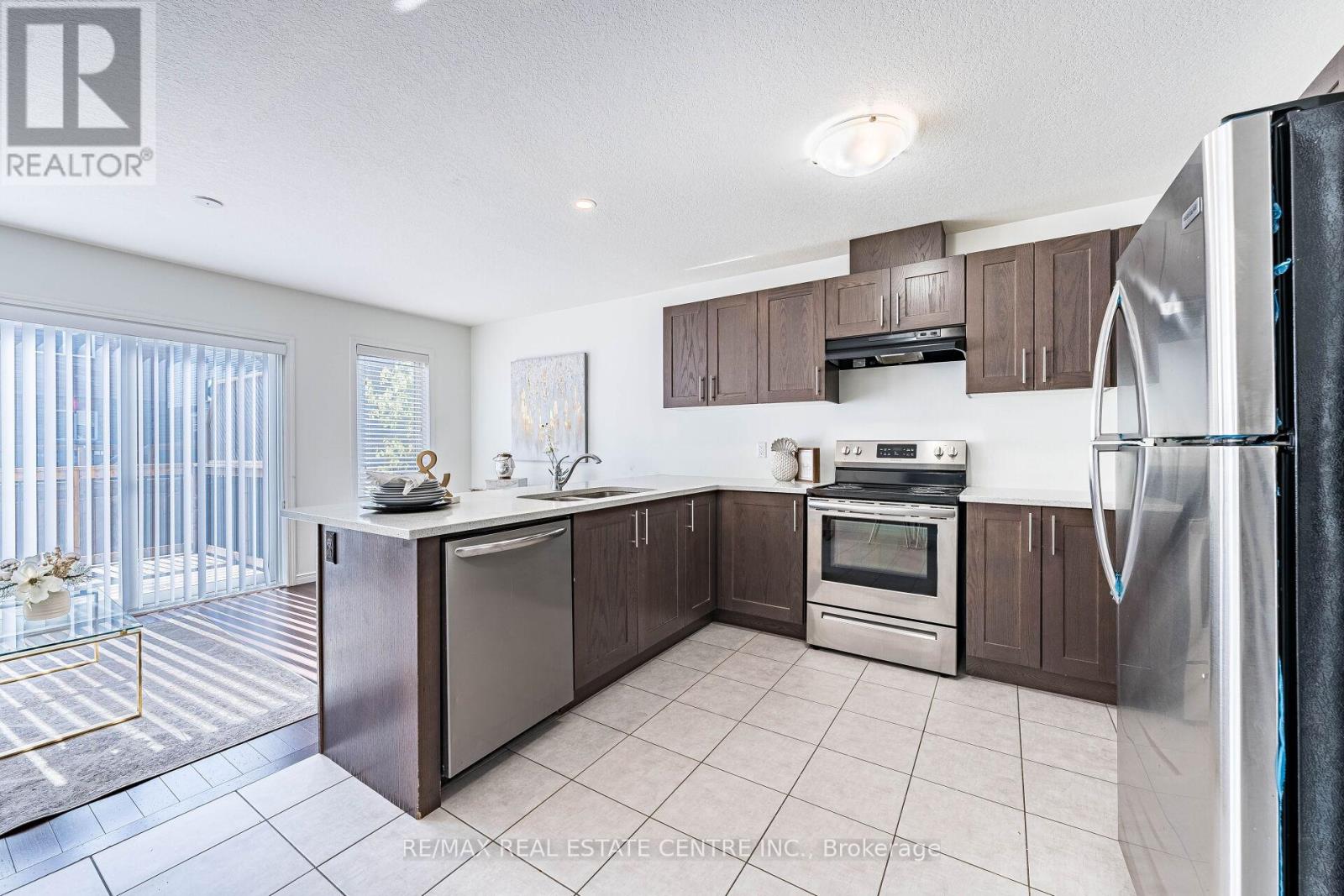 99 - 135 Hardcastle Drive, Cambridge, Ontario  N1S 0B4 - Photo 8 - X12374936