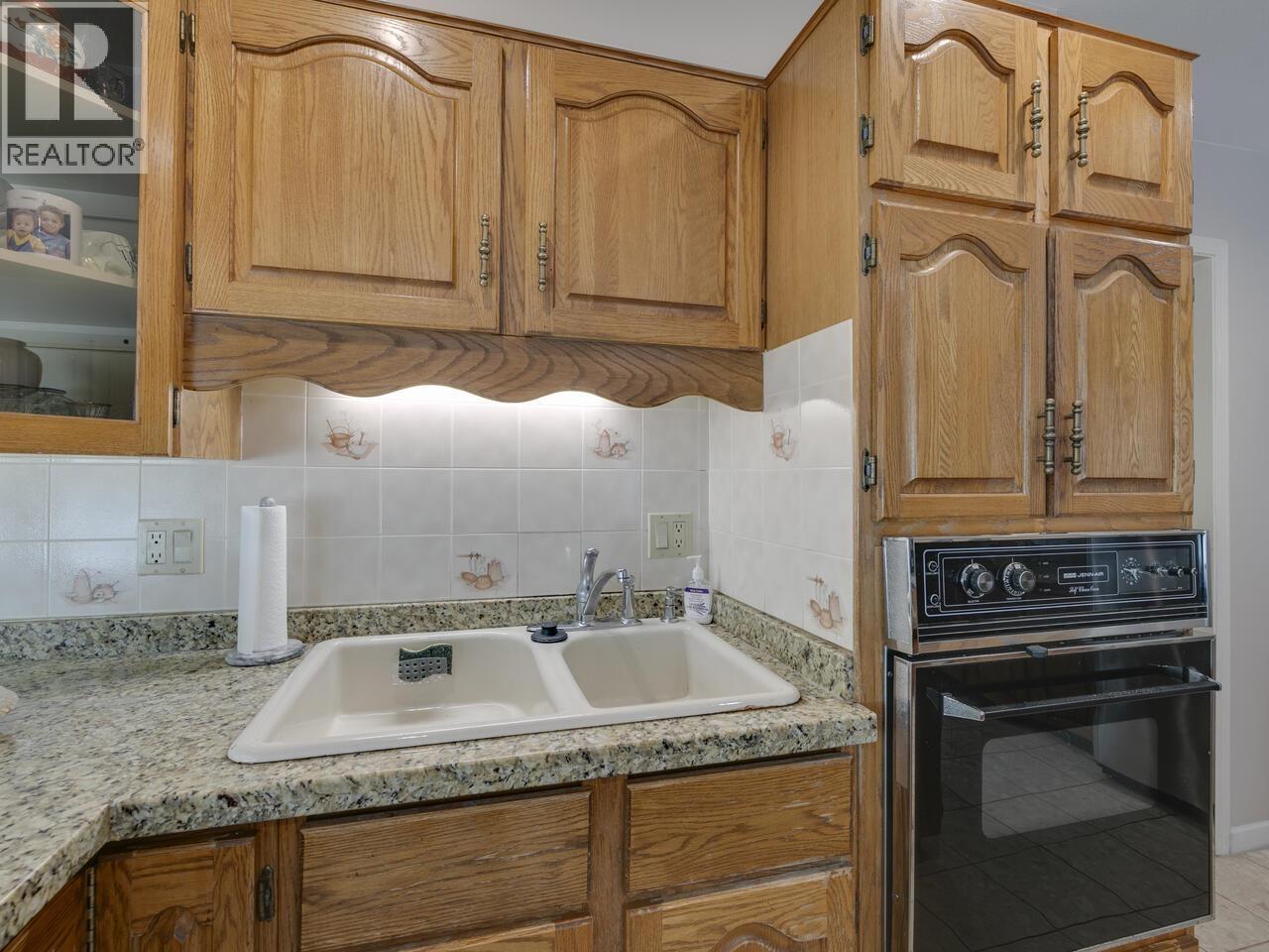 5755 Nancy Greene Way, North Vancouver, British Columbia  V7R 4W4 - Photo 23 - R3042038