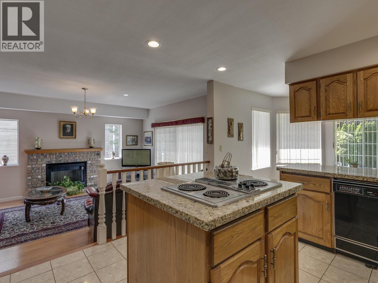 5755 Nancy Greene Way, North Vancouver, British Columbia  V7R 4W4 - Photo 5 - R3042038