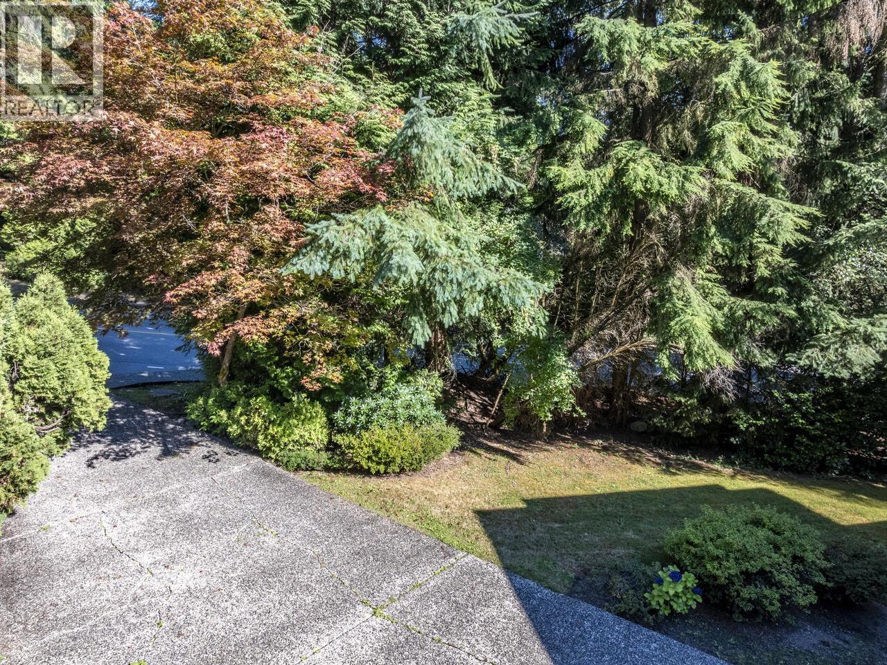 5755 Nancy Greene Way, North Vancouver, British Columbia  V7R 4W4 - Photo 39 - R3042038