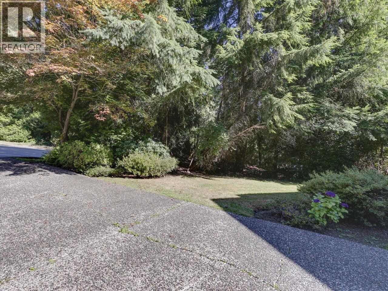 5755 Nancy Greene Way, North Vancouver, British Columbia  V7R 4W4 - Photo 40 - R3042038