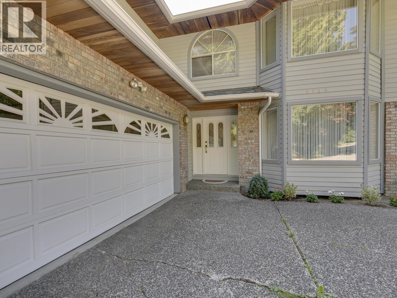 5755 Nancy Greene Way, North Vancouver, British Columbia  V7R 4W4 - Photo 36 - R3042038