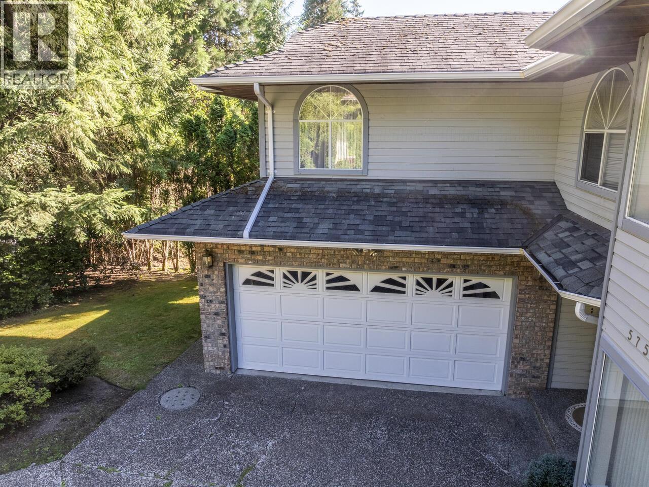 5755 Nancy Greene Way, North Vancouver, British Columbia  V7R 4W4 - Photo 21 - R3042038