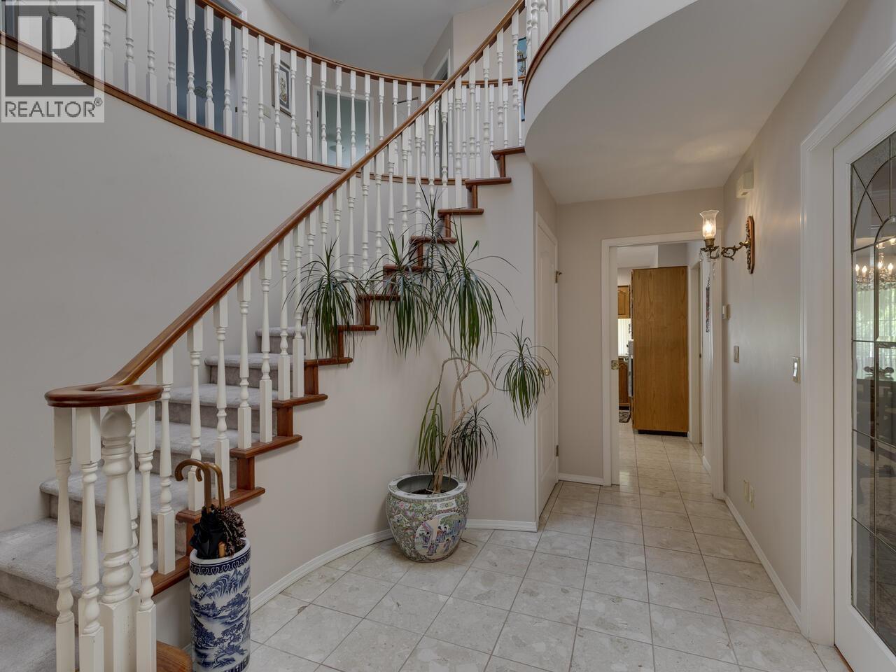 5755 Nancy Greene Way, North Vancouver, British Columbia  V7R 4W4 - Photo 17 - R3042038