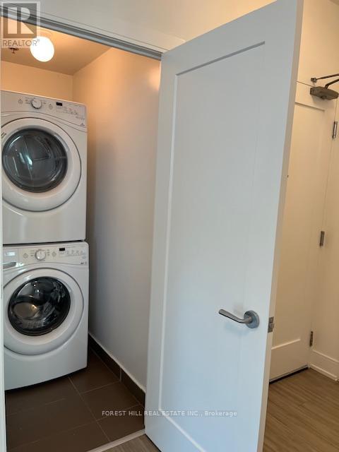 2203 - 310 Tweedsmuir Avenue, Toronto, Ontario M5P 2Y2 - Photo 5 - C12374965