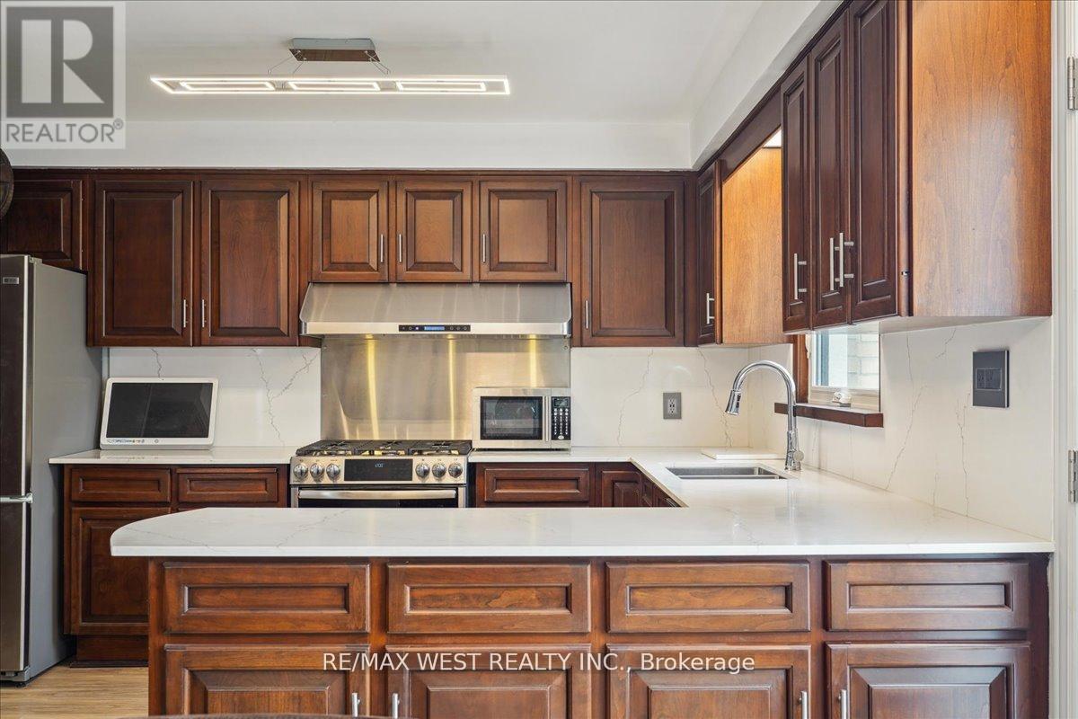 40 Arlstan Drive, Toronto, Ontario  M3H 4V9 - Photo 8 - C12375089