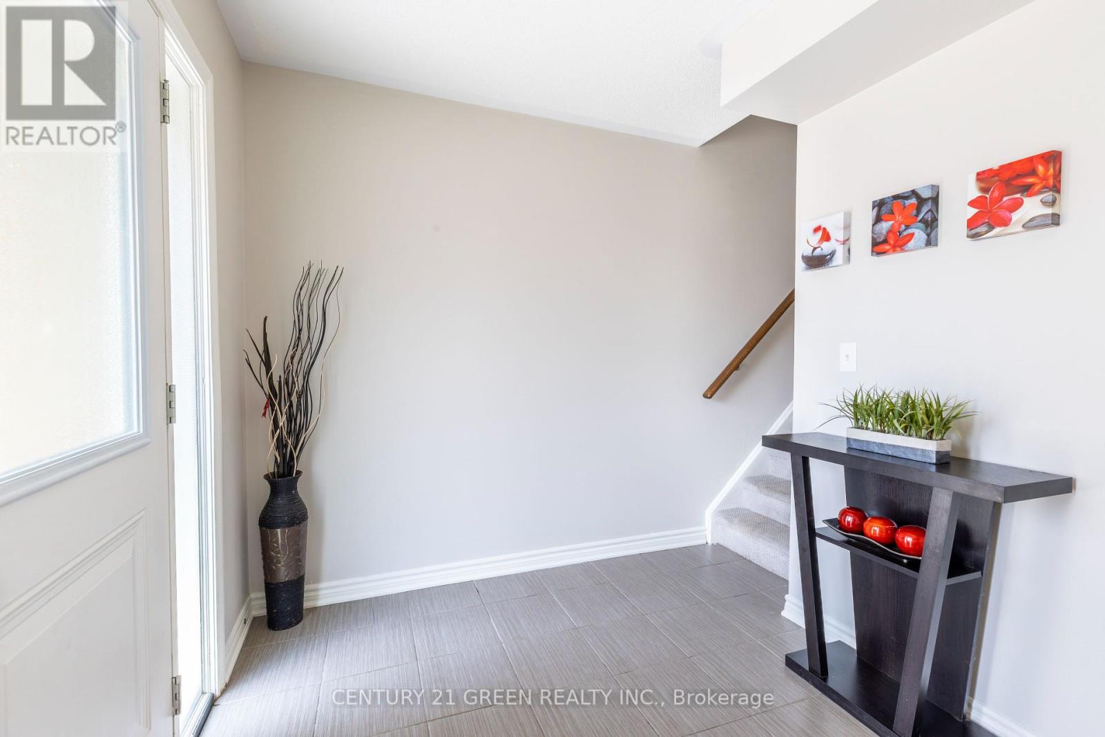 111 - 1250 St. Martins Drive, Pickering, Ontario  L1W 0A2 - Photo 3 - E12375028