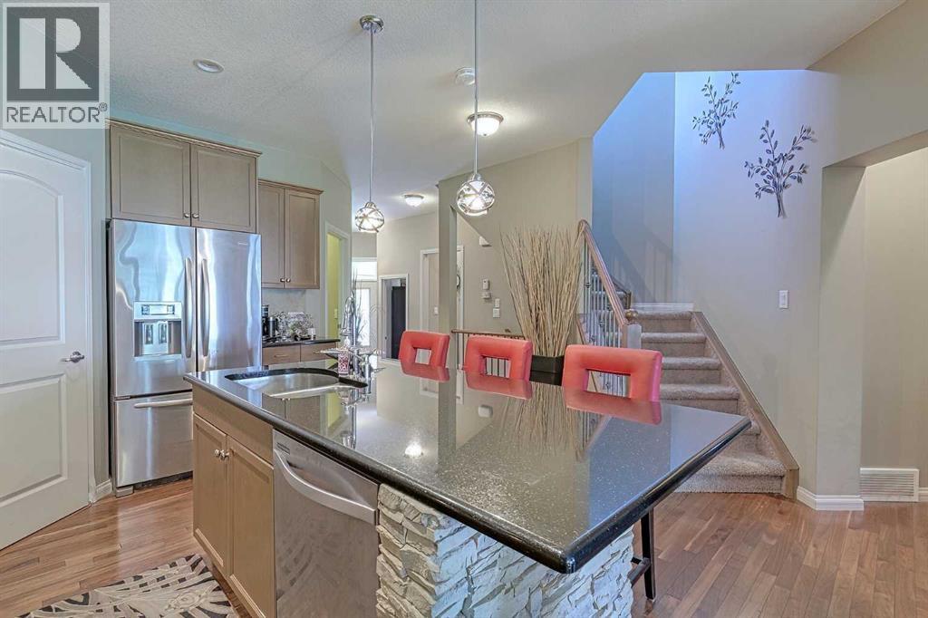 223 Sunset Square, Cochrane, Alberta  T4C 0H3 - Photo 5 - A2252718