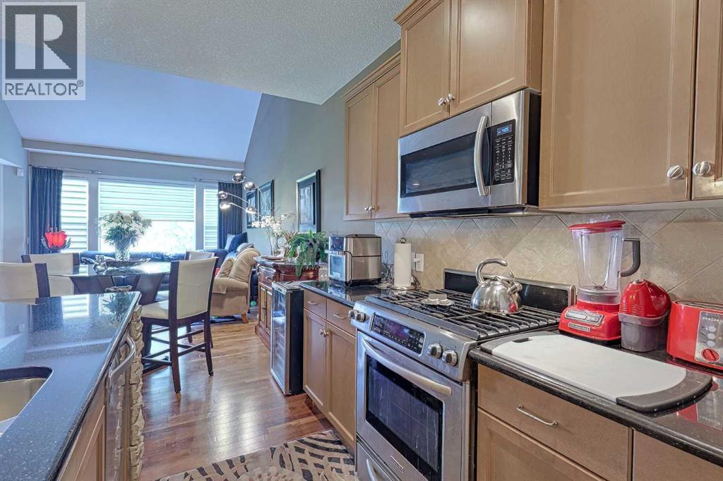 223 Sunset Square, Cochrane, Alberta  T4C 0H3 - Photo 4 - A2252718