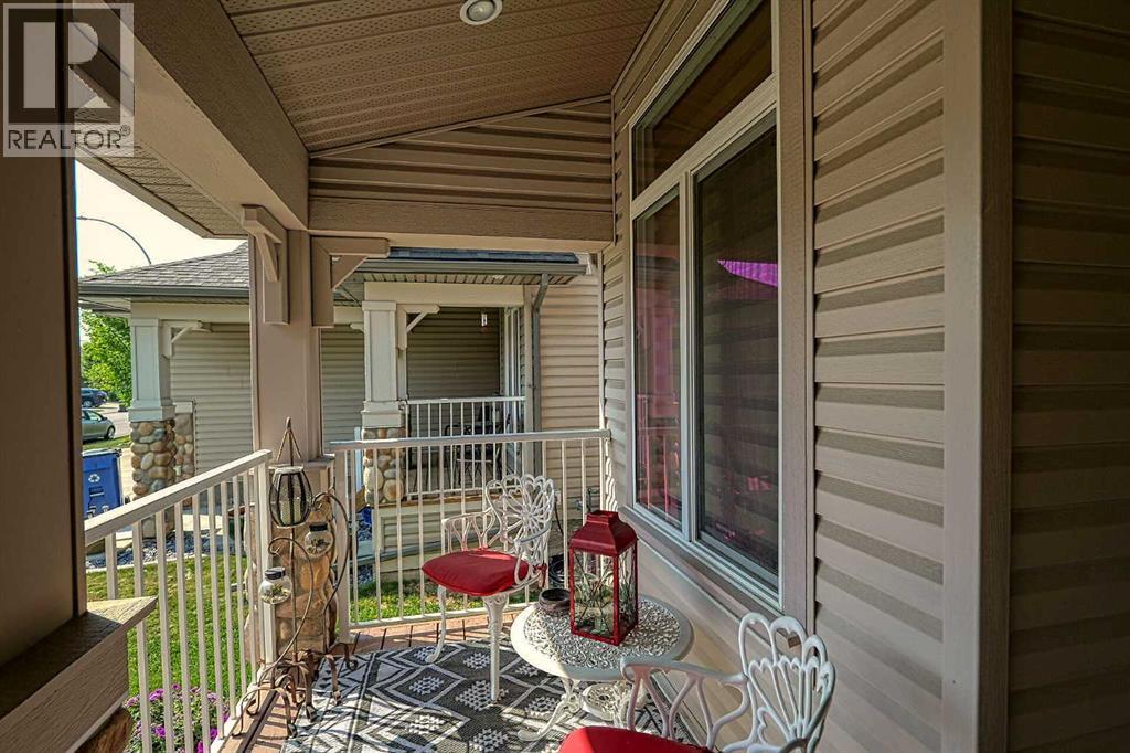 223 Sunset Square, Cochrane, Alberta  T4C 0H3 - Photo 2 - A2252718