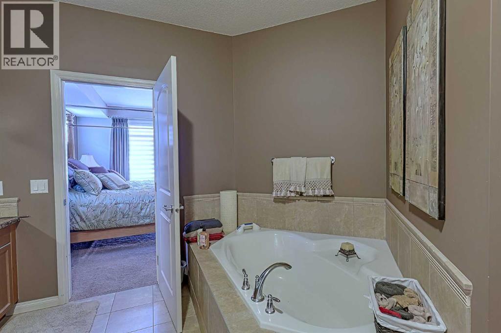 223 Sunset Square, Cochrane, Alberta  T4C 0H3 - Photo 17 - A2252718