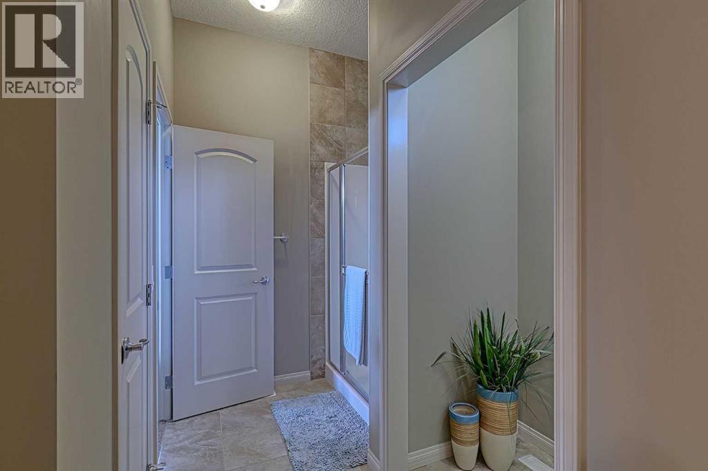 223 Sunset Square, Cochrane, Alberta  T4C 0H3 - Photo 34 - A2252718