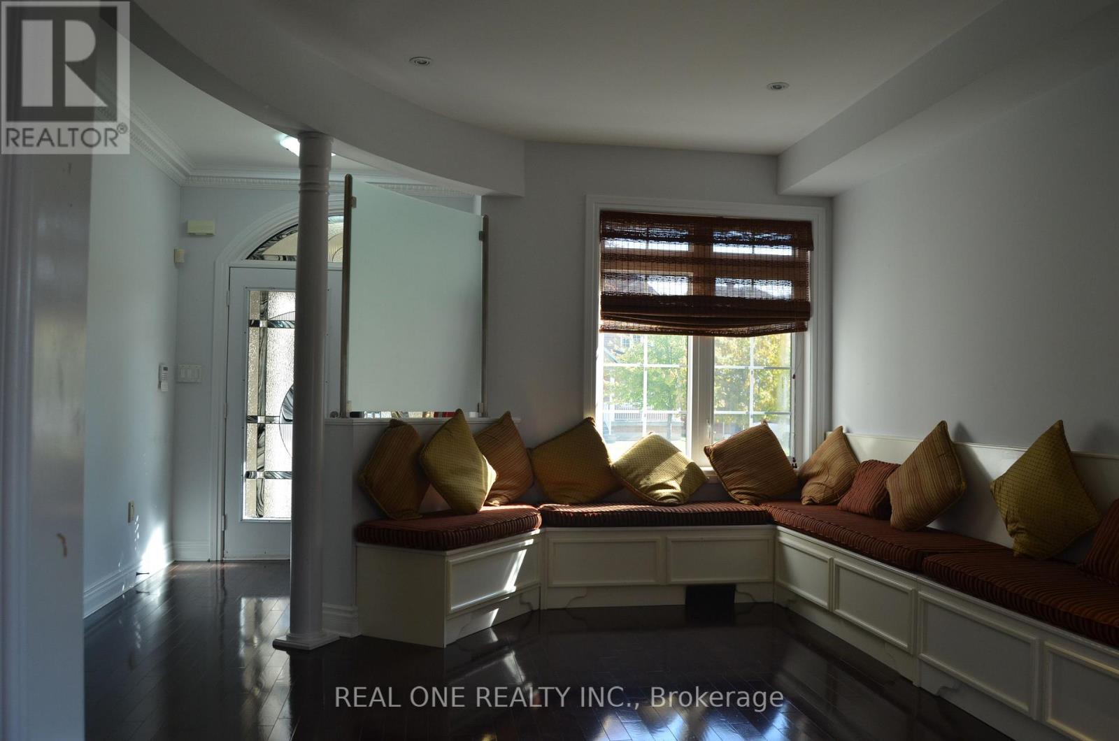 83 Townwood Drive, Richmond Hill, Ontario  L4E 4T2 - Photo 3 - N12374972