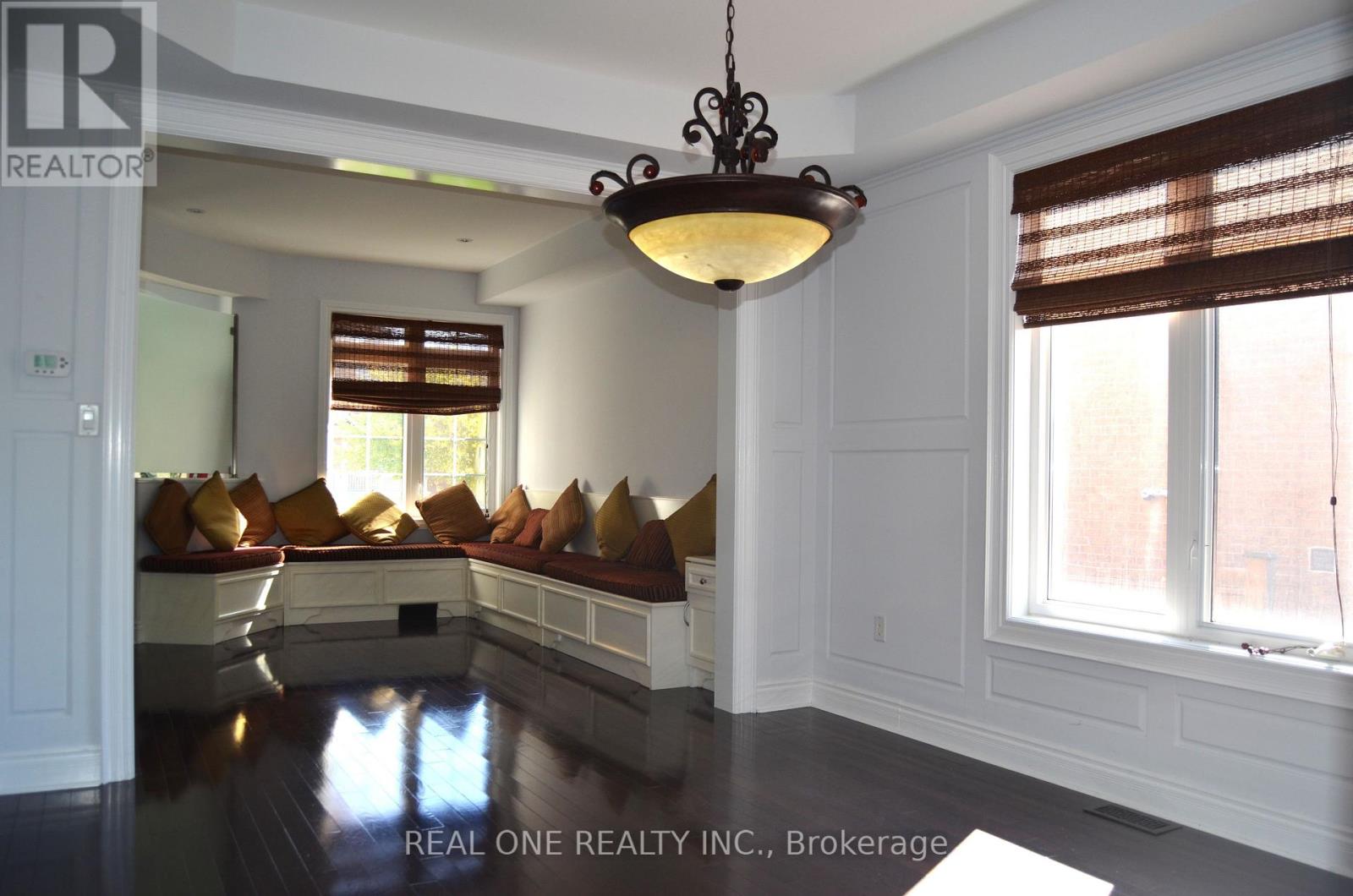83 Townwood Drive, Richmond Hill, Ontario  L4E 4T2 - Photo 6 - N12374972