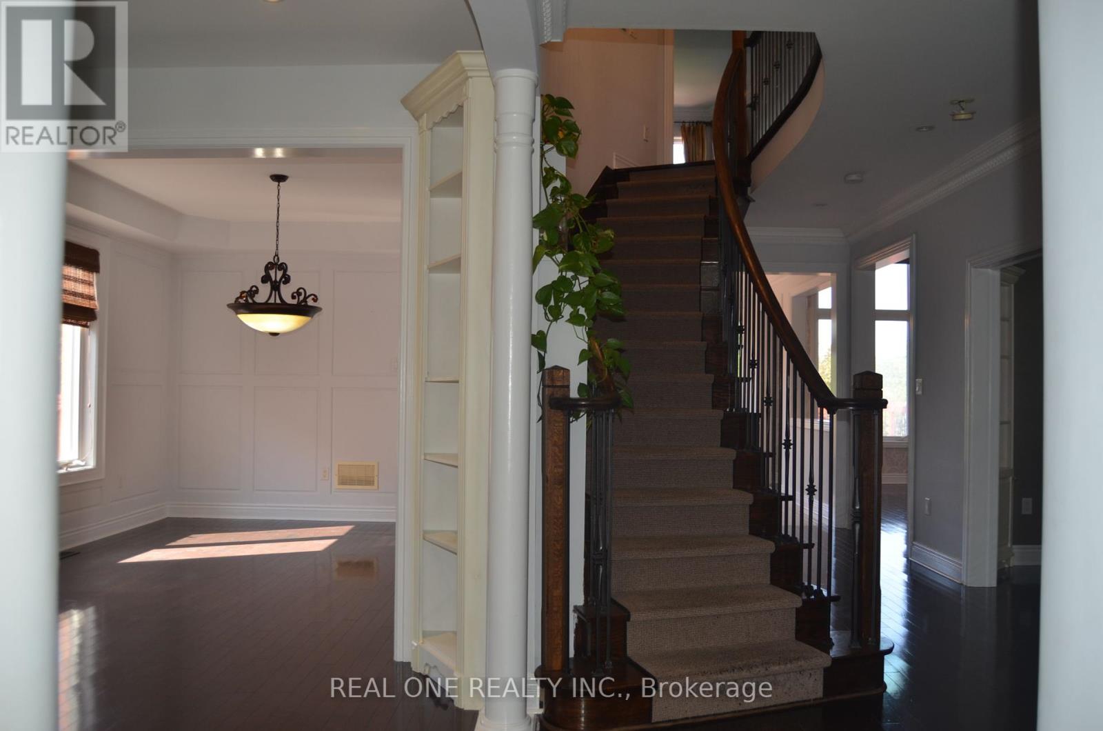 83 Townwood Drive, Richmond Hill, Ontario  L4E 4T2 - Photo 8 - N12374972