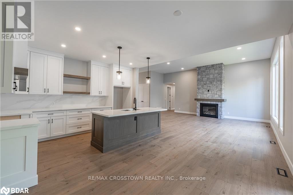 32 Alpine Way, Oro-Medonte (Horseshoe Valley), Ontario  L0L 2L0 - Photo 11 - S12375066
