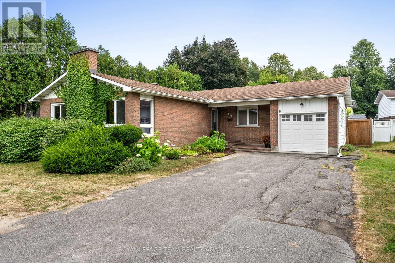 968 WALKLEY ROAD, Ottawa, Ontario