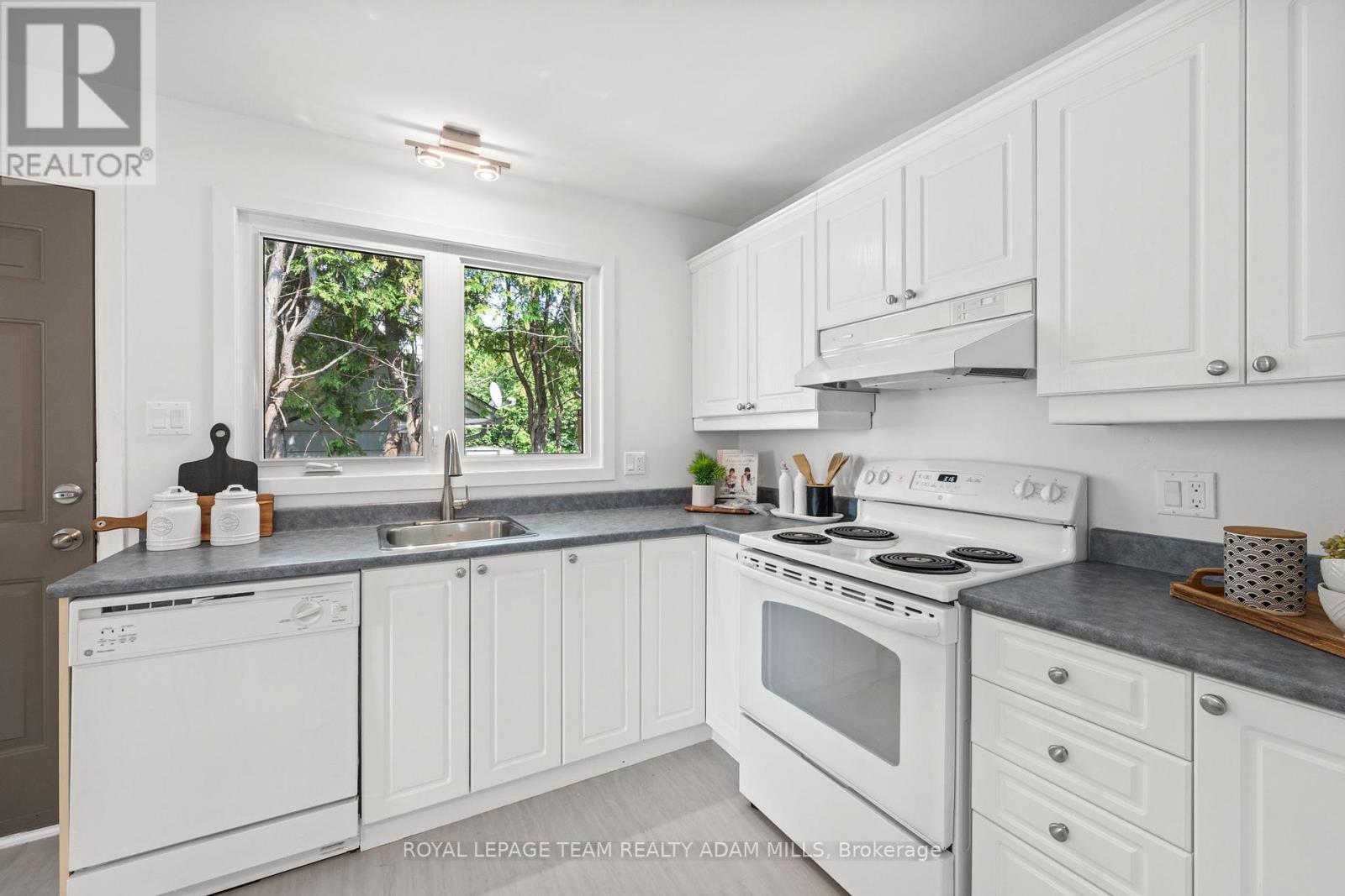 968 Walkley Road, Ottawa, Ontario  K1V 6R3 - Photo 13 - X12375194