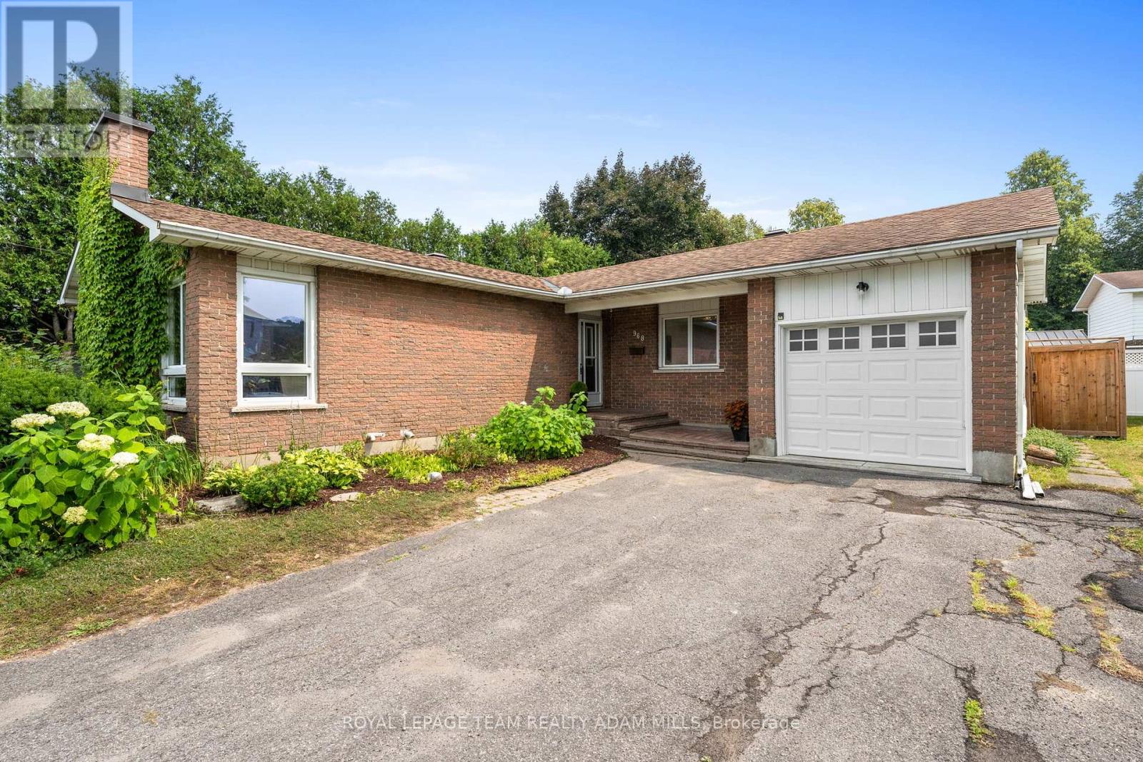 968 Walkley Road, Ottawa, Ontario  K1V 6R3 - Photo 2 - X12375194