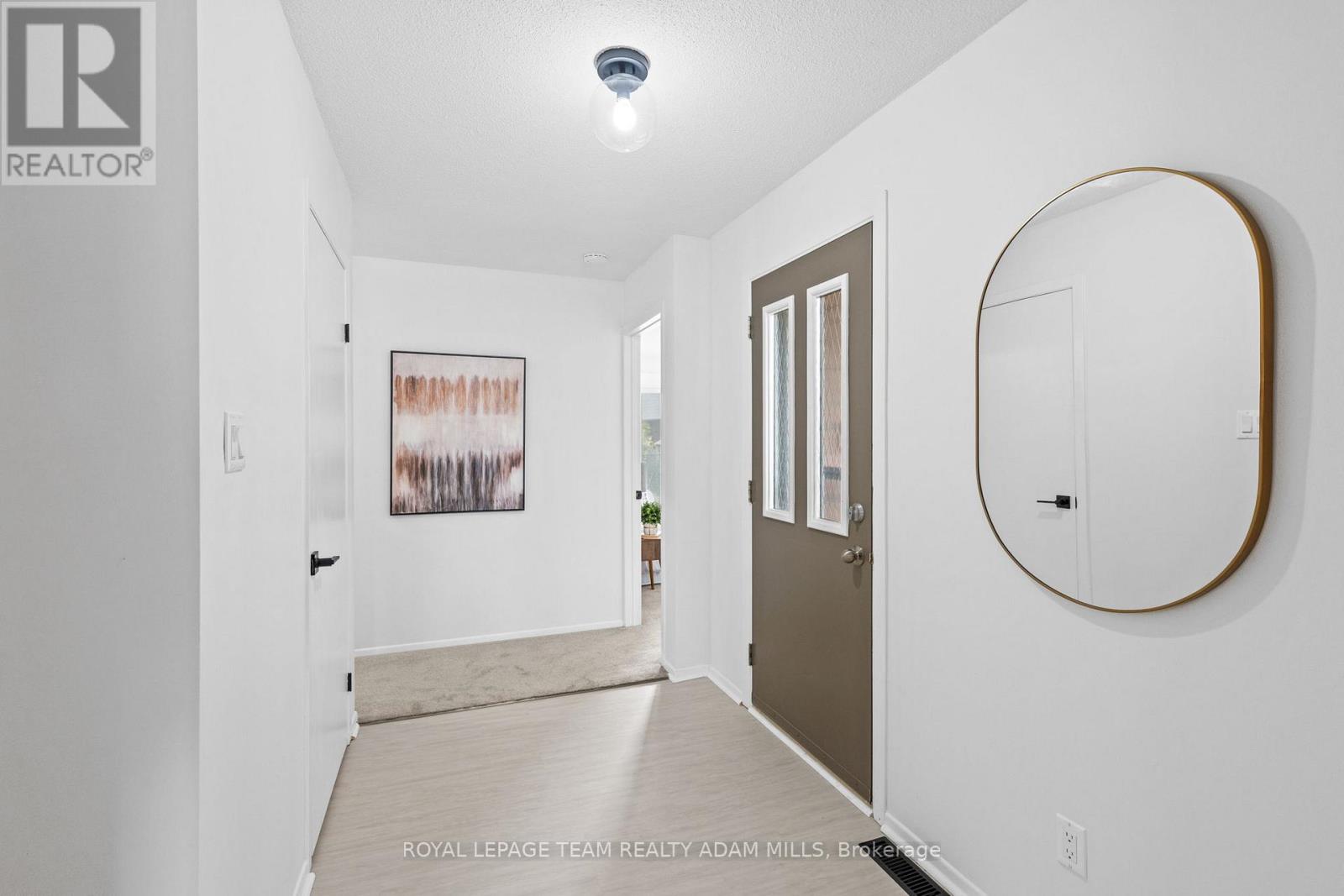 968 Walkley Road, Ottawa, Ontario  K1V 6R3 - Photo 4 - X12375194