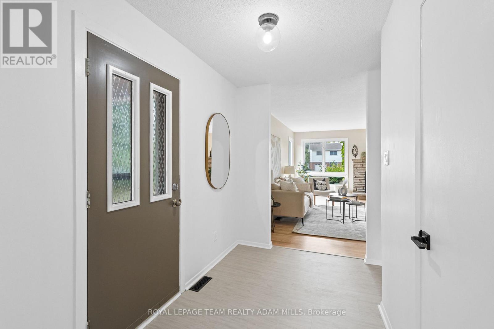 968 Walkley Road, Ottawa, Ontario  K1V 6R3 - Photo 5 - X12375194