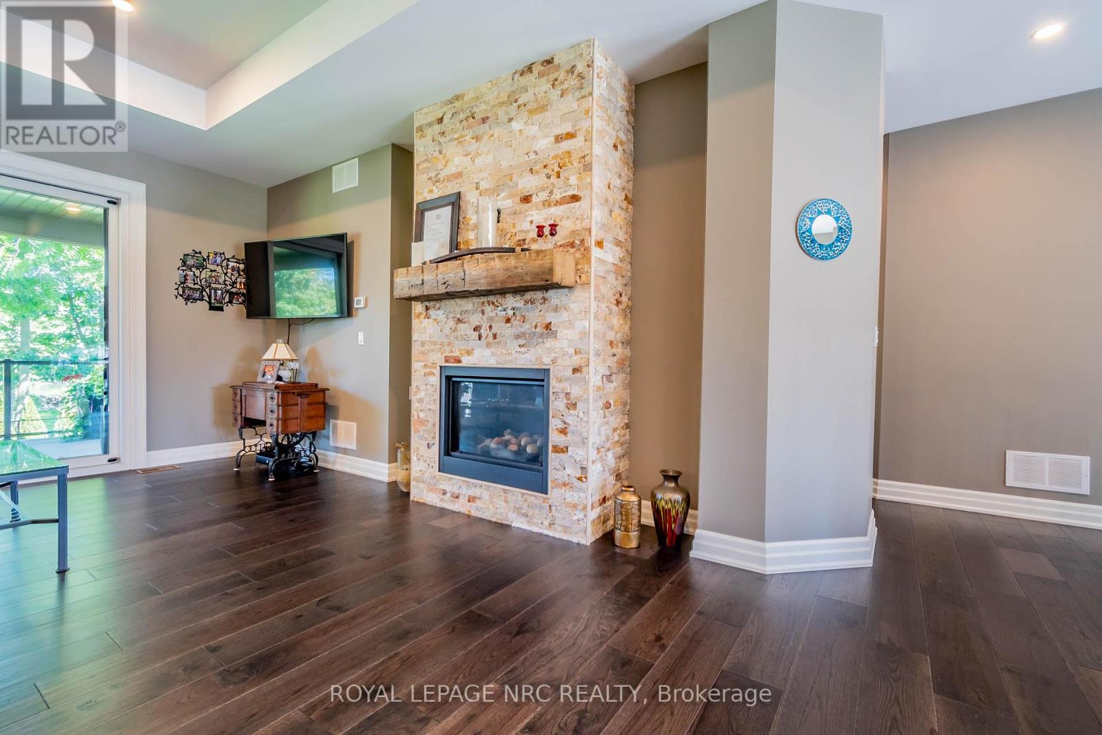 713 Clarence Street, Port Colborne, Ontario  L3K 6B8 - Photo 12 - X12375176