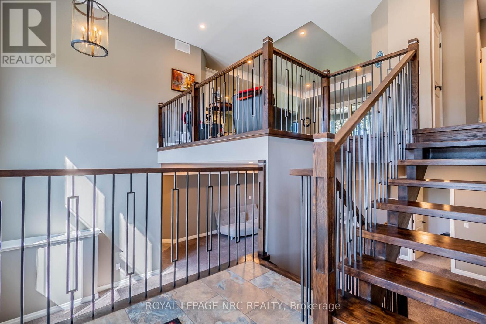 713 Clarence Street, Port Colborne, Ontario  L3K 6B8 - Photo 4 - X12375176