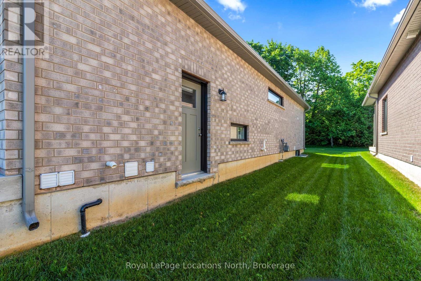 113 Emerson Way, West Grey, Ontario  N0G 1R0 - Photo 4 - X12375160