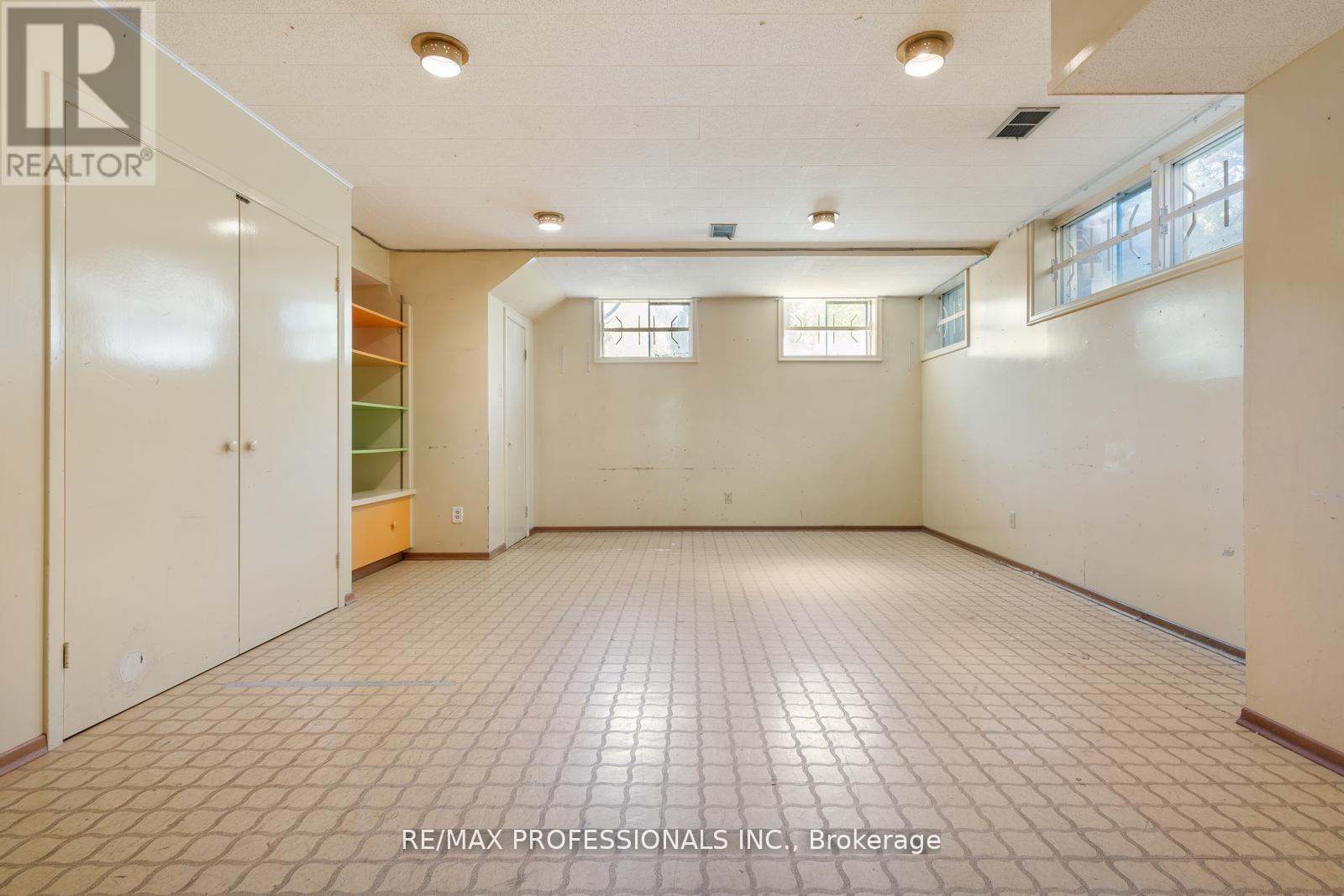 8 Glendarling Road, Toronto, Ontario  M9A 4G2 - Photo 26 - W12375054