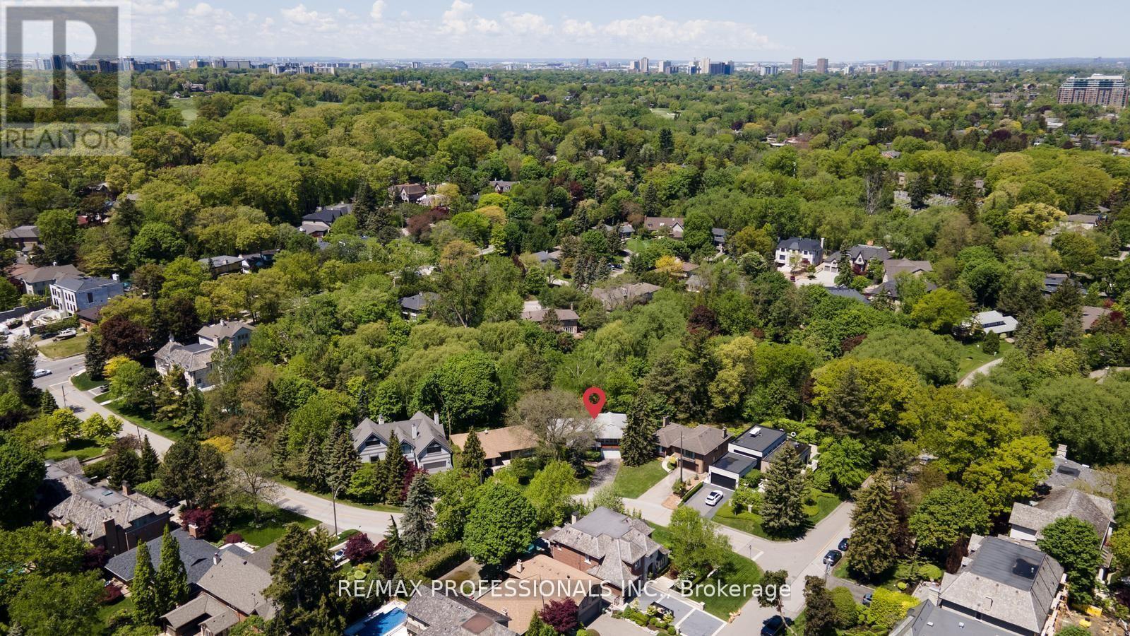 8 Glendarling Road, Toronto, Ontario  M9A 4G2 - Photo 31 - W12375054