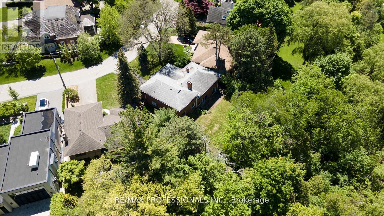 8 Glendarling Road, Toronto, Ontario  M9A 4G2 - Photo 34 - W12375054