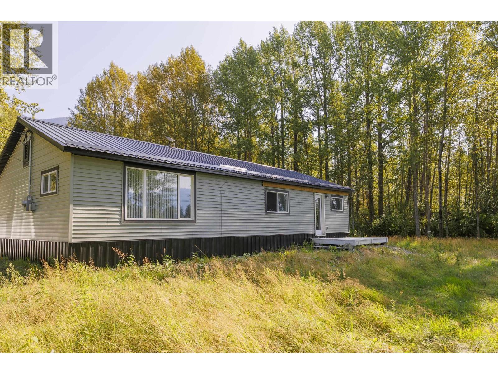 1890 MOUNTAIN VIEW ROAD, McBride, British Columbia