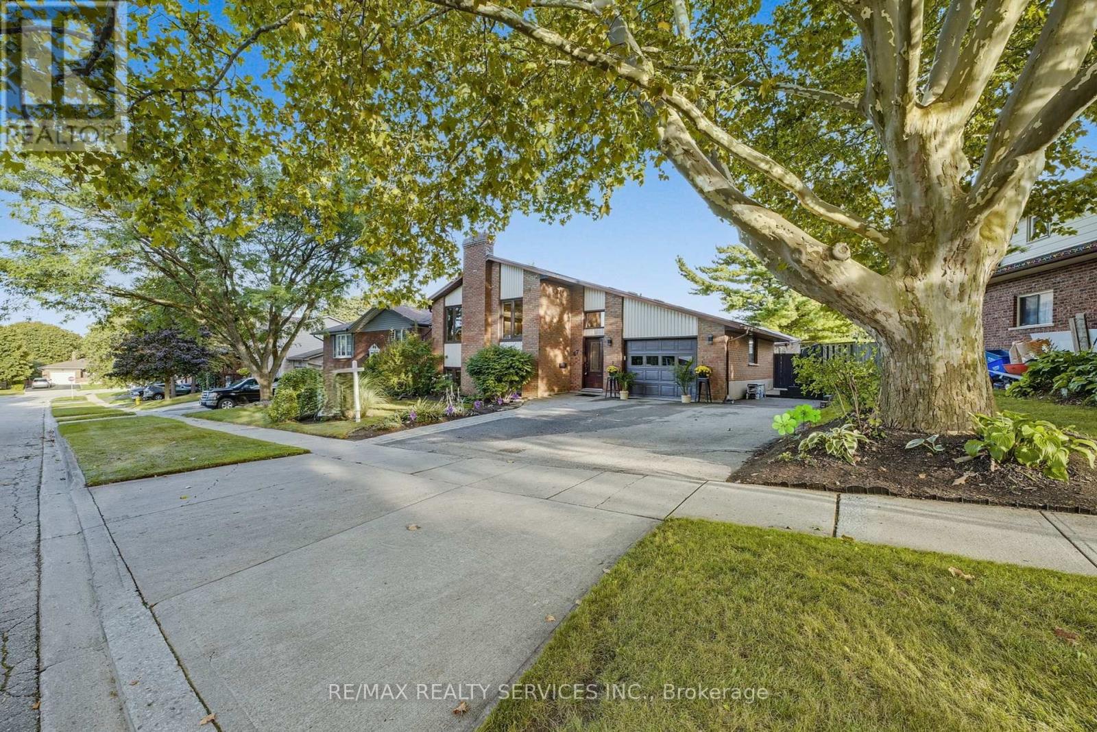 Property at 67 WESTBURY CRESCENT image 2