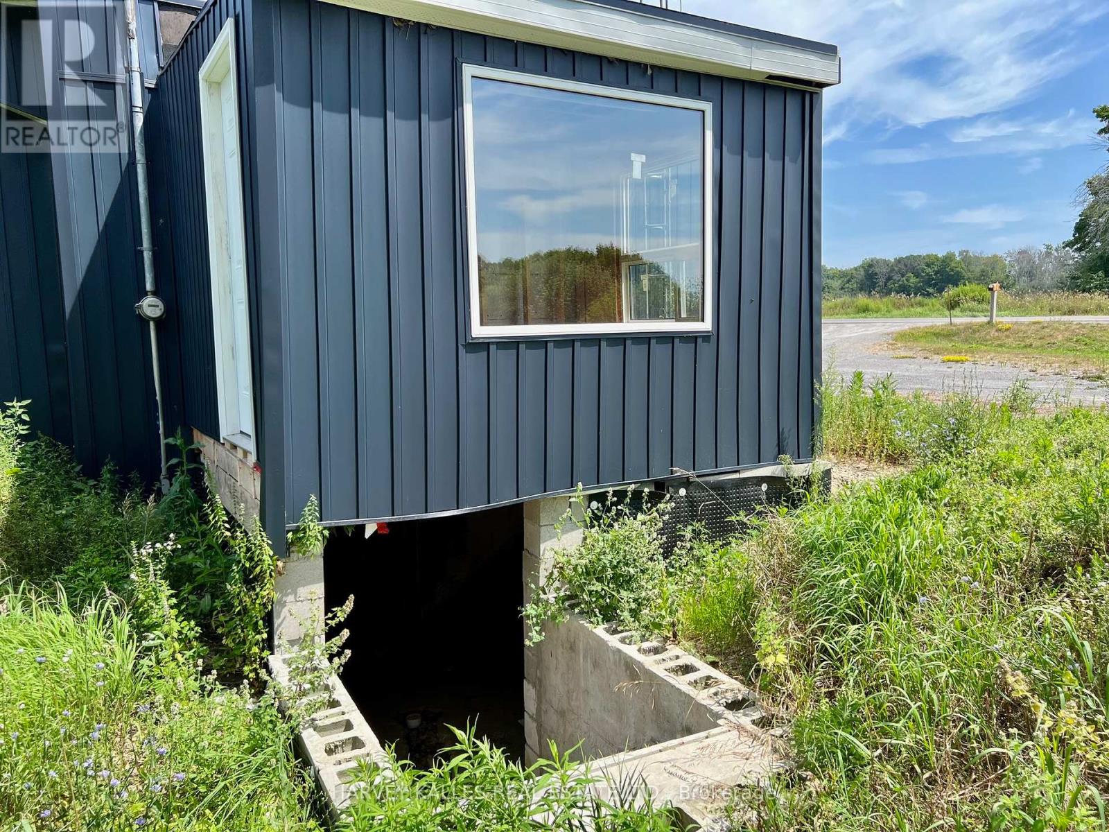 11 Melville Road, Prince Edward County, Ontario  K0K 1T0 - Photo 9 - X12373016