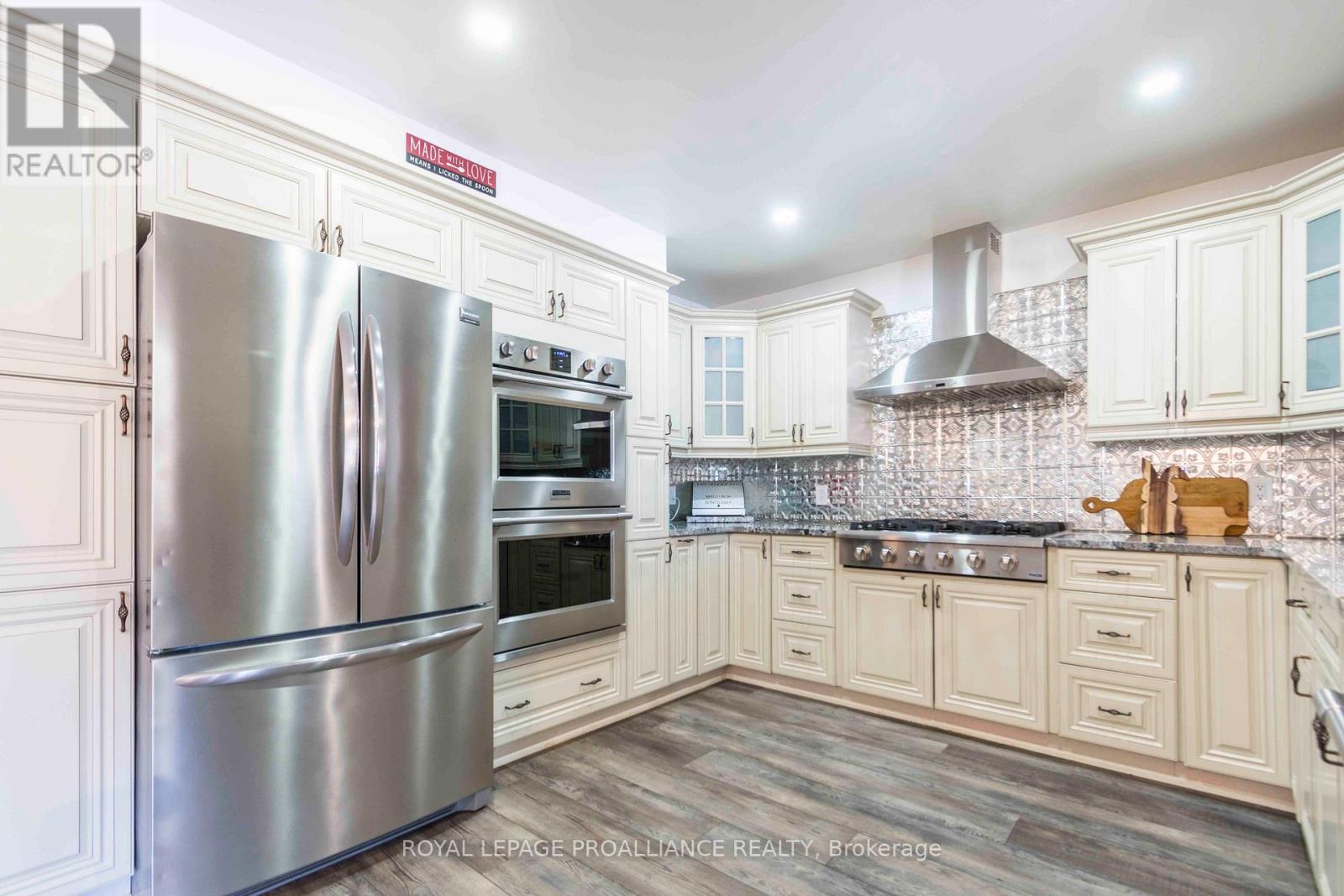 20 Hope Crescent, Belleville (Belleville Ward), Ontario  K8P 4S2 - Photo 20 - X12209173