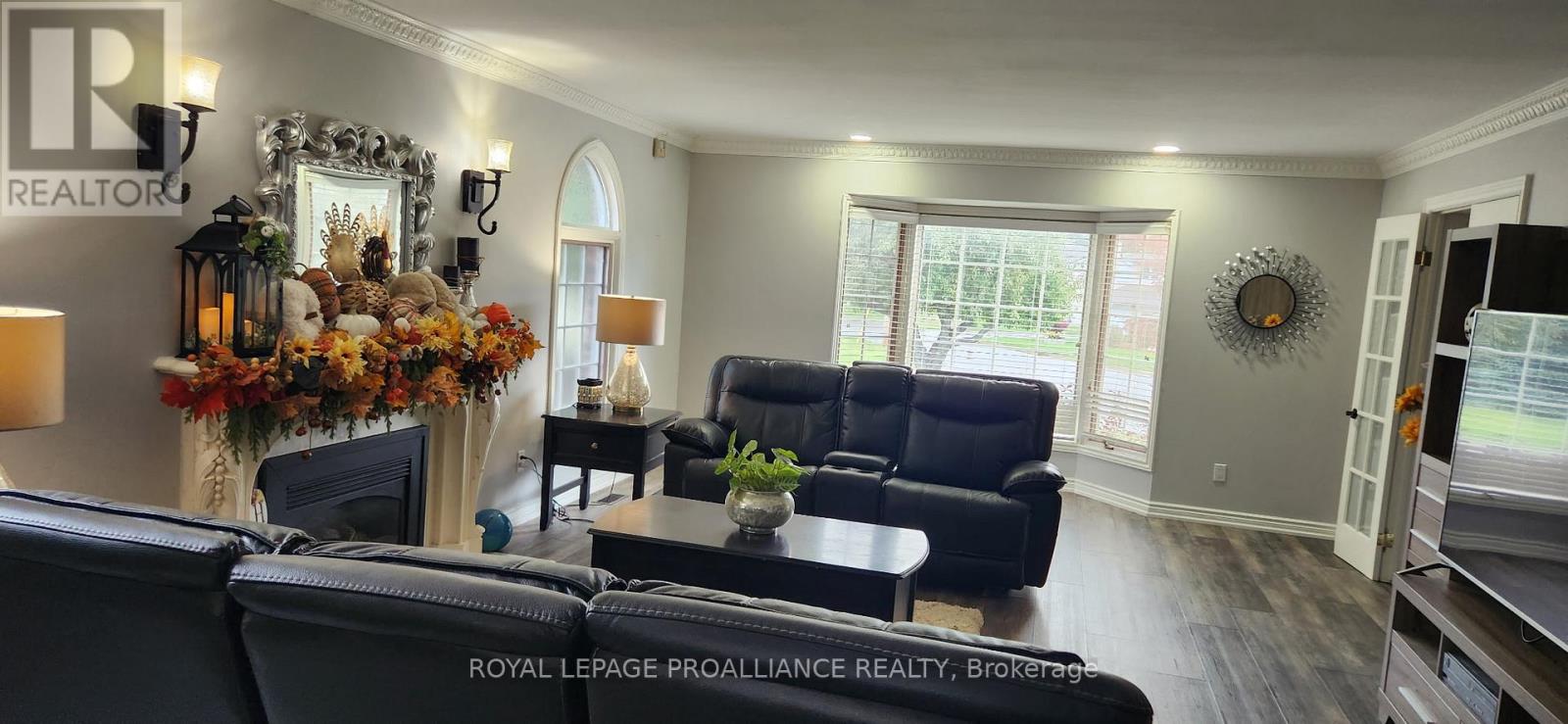 20 Hope Crescent, Belleville (Belleville Ward), Ontario  K8P 4S2 - Photo 10 - X12209173