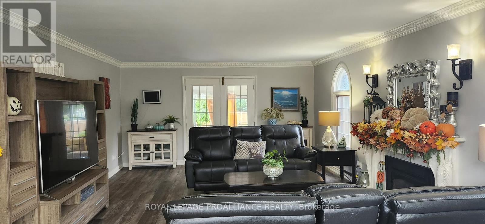 20 Hope Crescent, Belleville (Belleville Ward), Ontario  K8P 4S2 - Photo 14 - X12209173