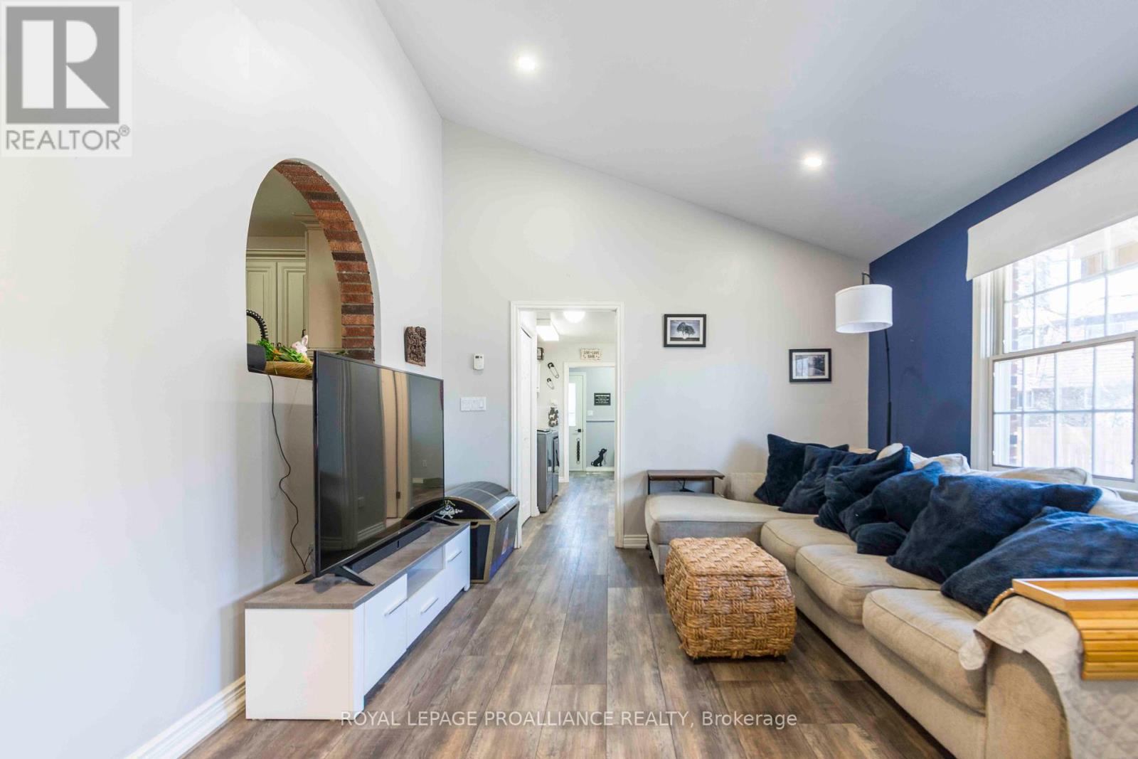 20 Hope Crescent, Belleville (Belleville Ward), Ontario  K8P 4S2 - Photo 26 - X12209173