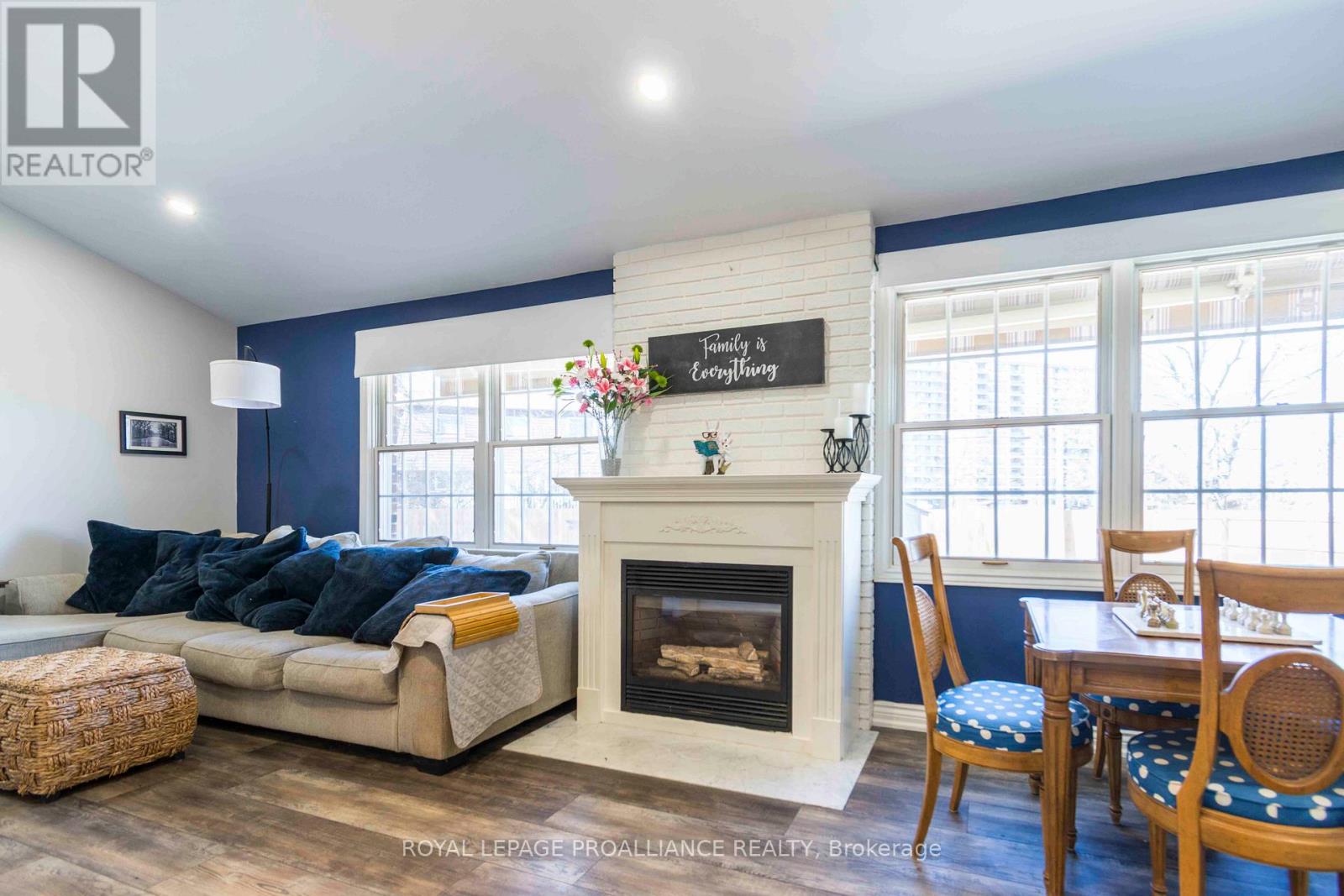 20 Hope Crescent, Belleville (Belleville Ward), Ontario  K8P 4S2 - Photo 25 - X12209173