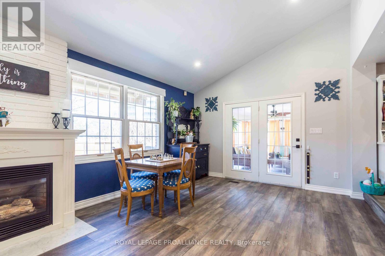 20 Hope Crescent, Belleville (Belleville Ward), Ontario  K8P 4S2 - Photo 28 - X12209173