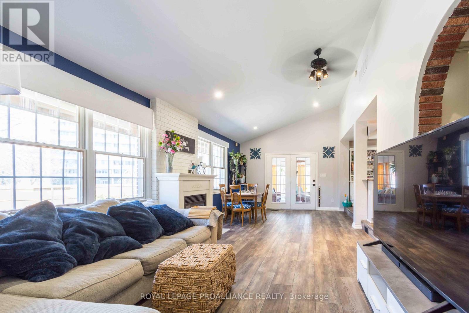 20 Hope Crescent, Belleville (Belleville Ward), Ontario  K8P 4S2 - Photo 27 - X12209173