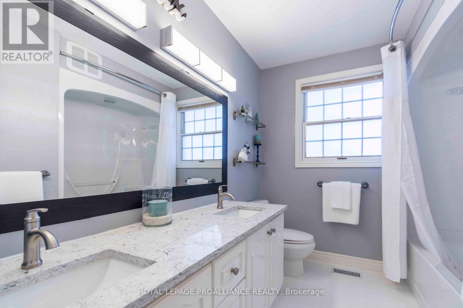 20 Hope Crescent, Belleville (Belleville Ward), Ontario  K8P 4S2 - Photo 32 - X12209173