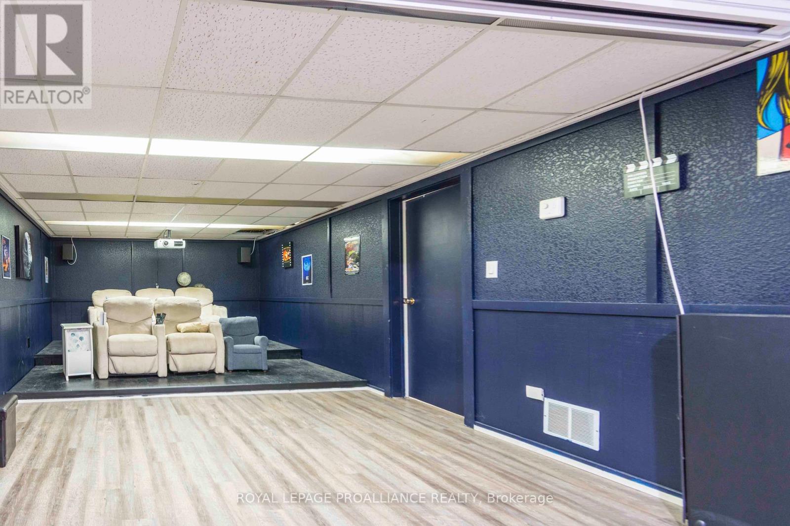 20 Hope Crescent, Belleville (Belleville Ward), Ontario  K8P 4S2 - Photo 39 - X12209173