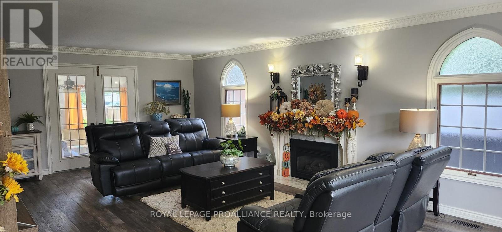 20 Hope Crescent, Belleville (Belleville Ward), Ontario  K8P 4S2 - Photo 9 - X12209173