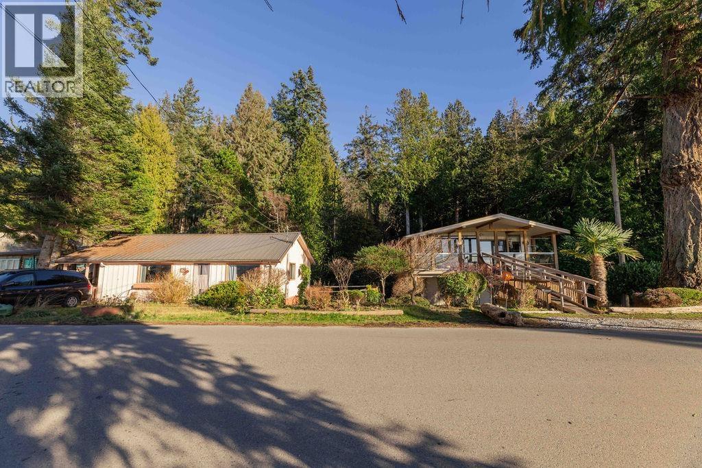 1618 OCEAN BEACH ESPLANADE, Gibsons, British Columbia