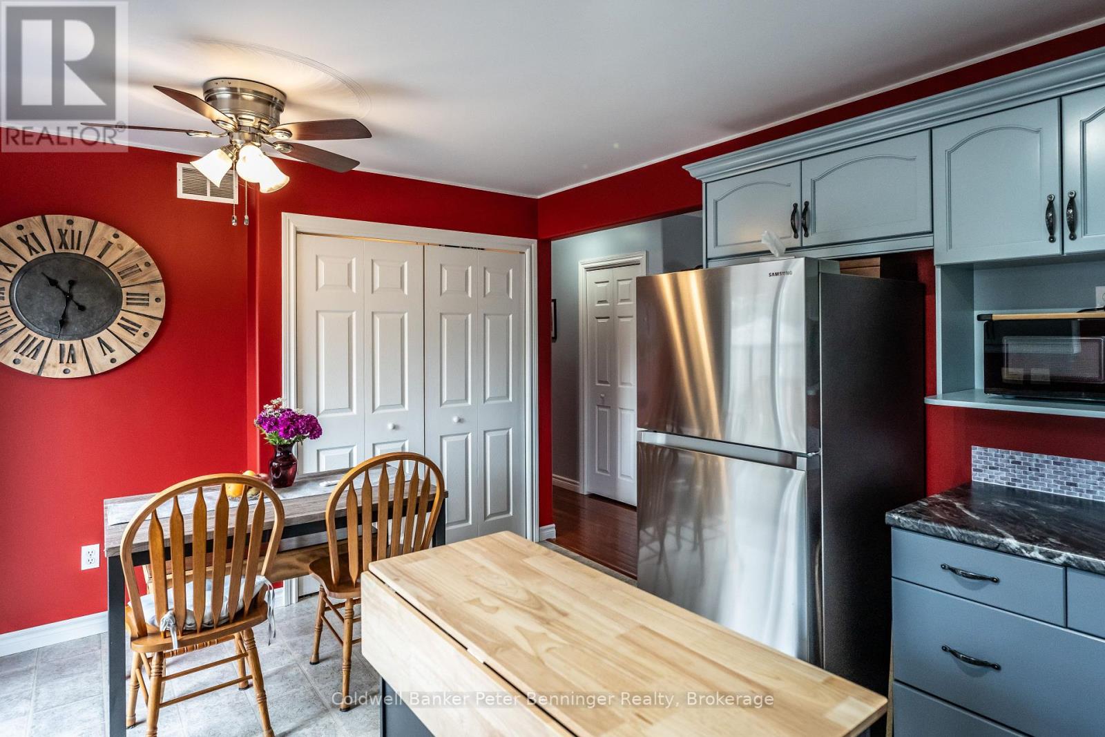 636 22nd Avenue, Hanover, Ontario  N4N 3W7 - Photo 13 - X12120905
