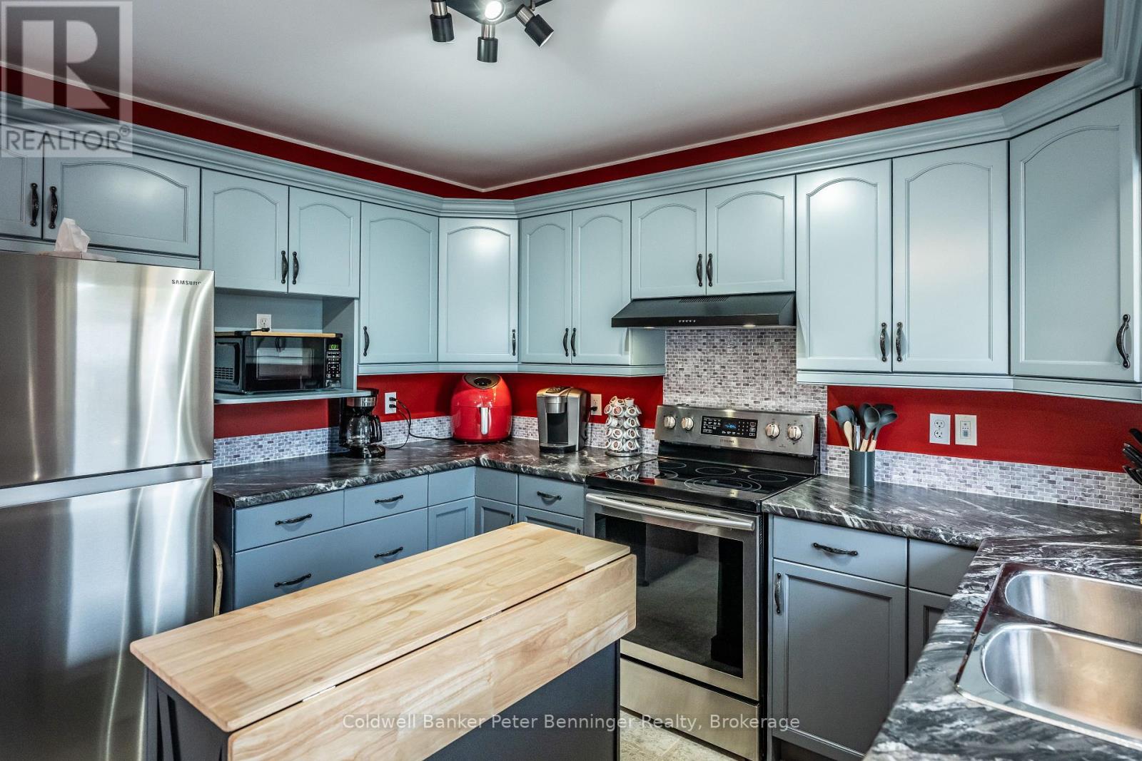636 22nd Avenue, Hanover, Ontario  N4N 3W7 - Photo 11 - X12120905