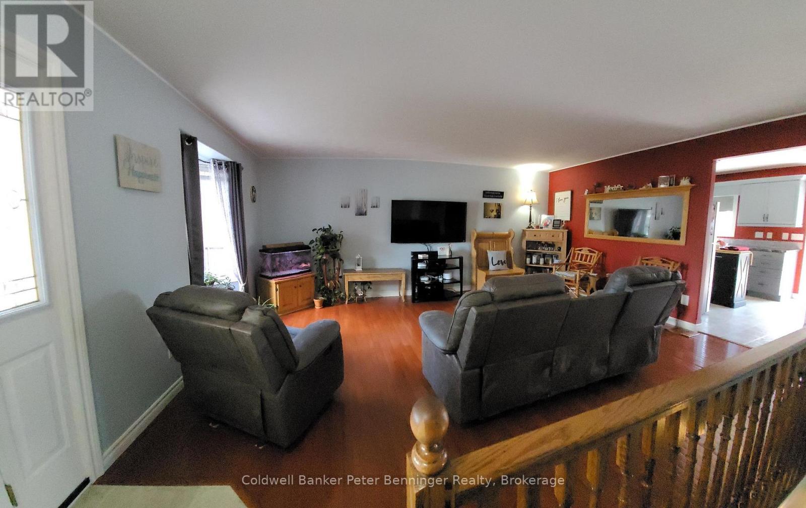 636 22nd Avenue, Hanover, Ontario  N4N 3W7 - Photo 7 - X12120905