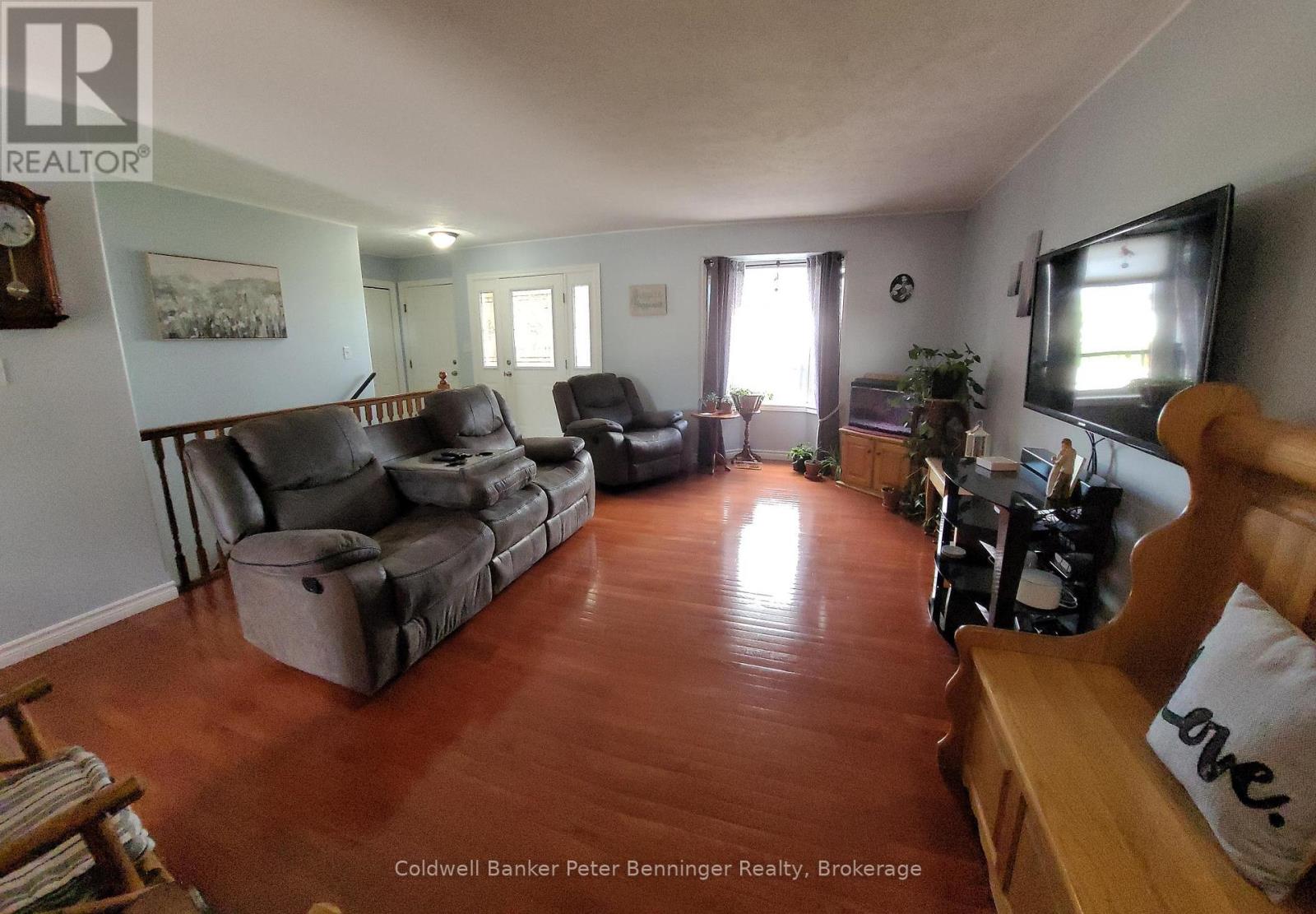 636 22nd Avenue, Hanover, Ontario  N4N 3W7 - Photo 8 - X12120905
