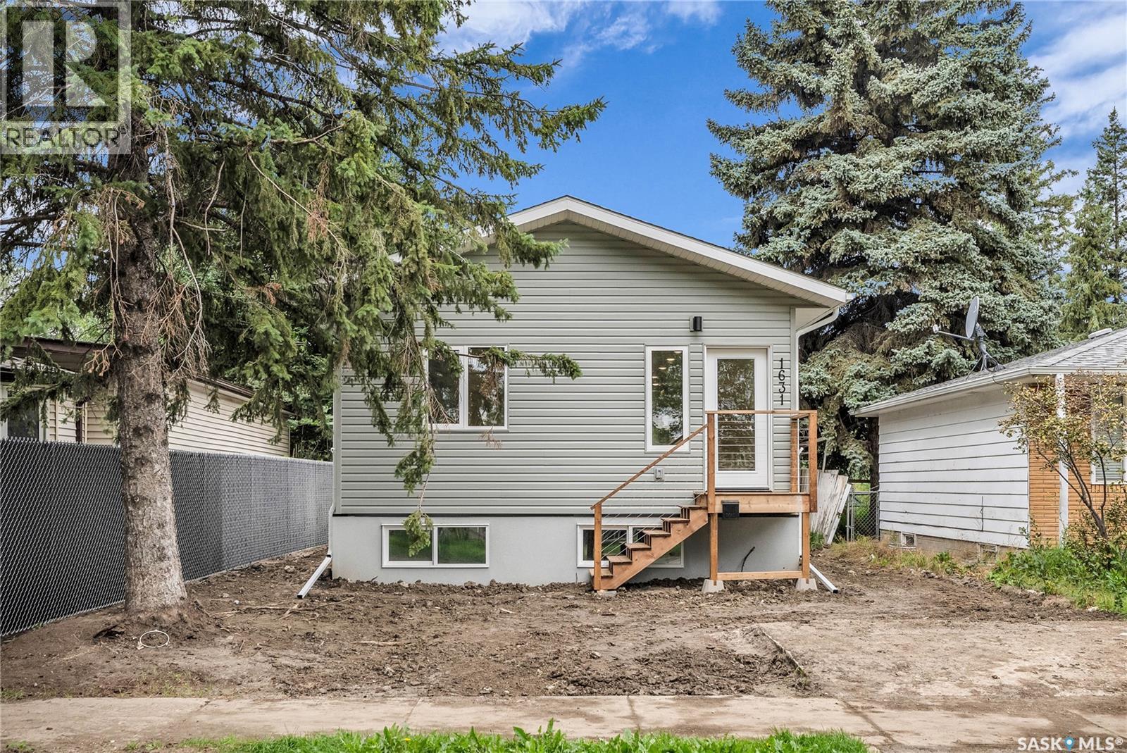 1631 C Avenue N, Saskatoon, Saskatchewan  S7L 1L4 - Photo 1 - SK017194